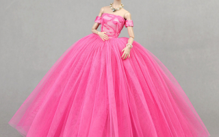 Кукла Барби в пышном розовом платье