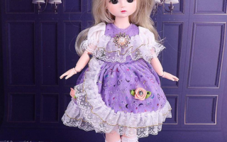 Кукла в платье с рюшами